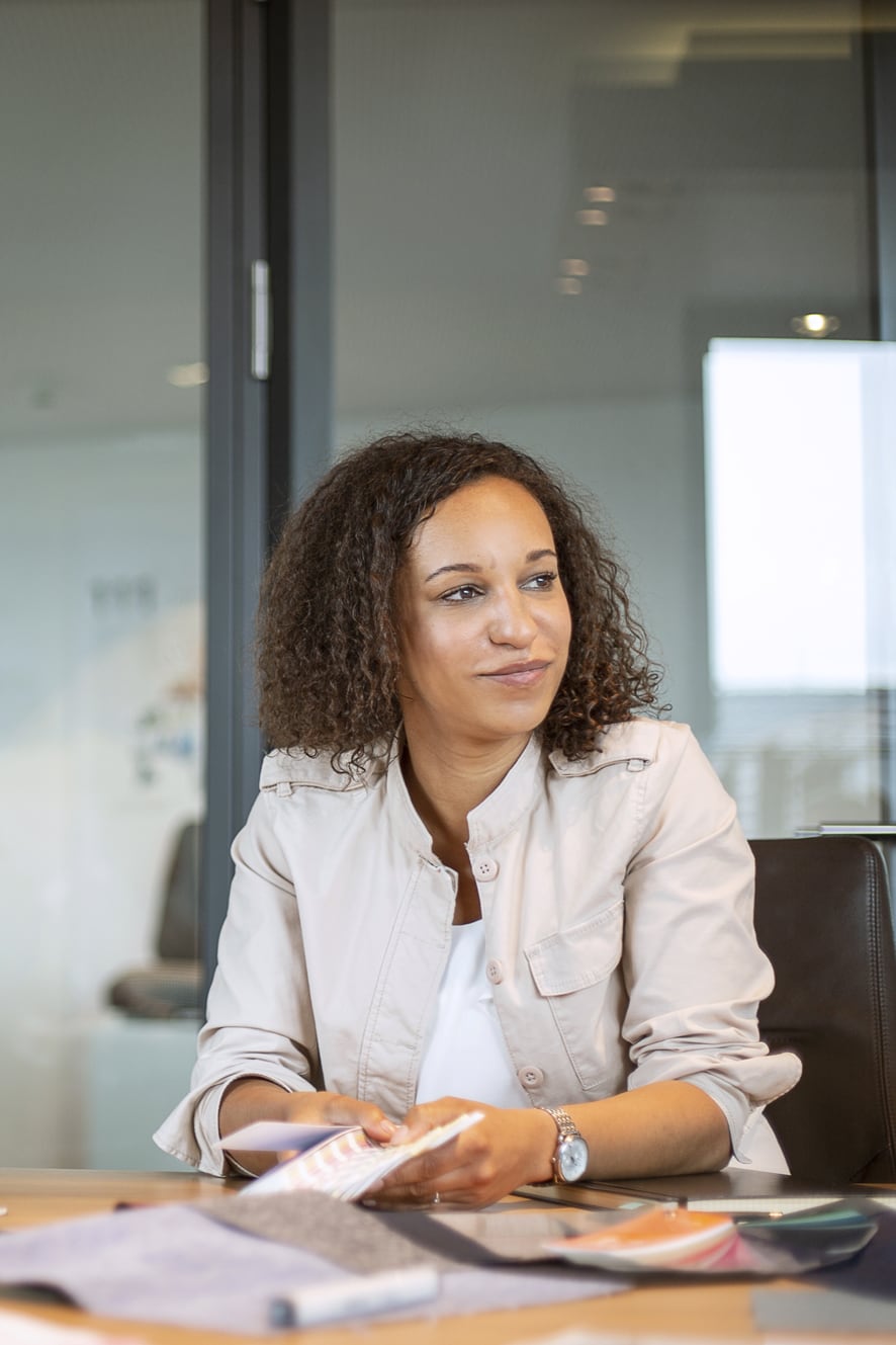 Salome Sämann ist verantwortlich für die Stoffauswahl beim RECARO Exo Gaming Sitz